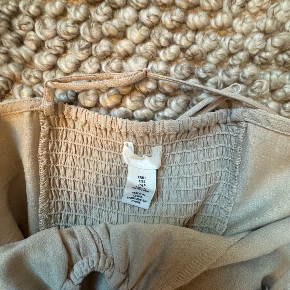 NWOT- Elegant Beige Spaghetti Strap Dress. Key hole middle. - Picture 6 of 11